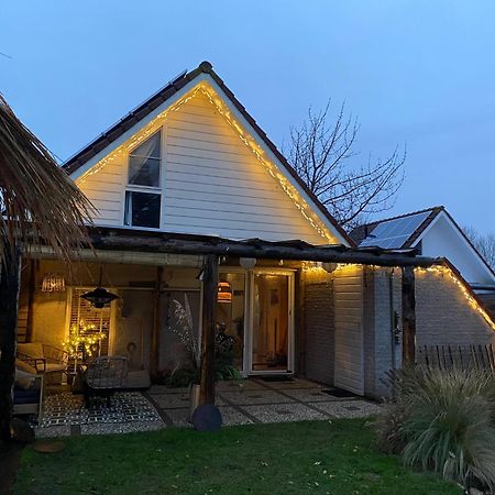 "Zeelandzon" Holiday Home By The Lake With Jacuzzi And Sauna Herkingen Exterior photo