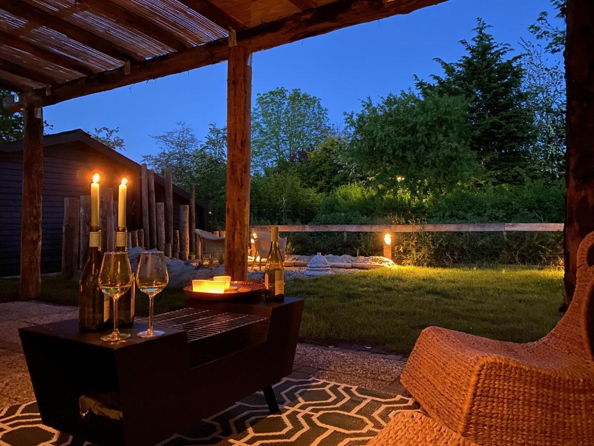 "Zeelandzon" Holiday Home By The Lake With Jacuzzi And Sauna Herkingen Exterior photo