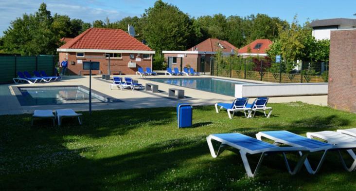 "Zeelandzon" Holiday Home By The Lake With Jacuzzi And Sauna Herkingen Exterior photo