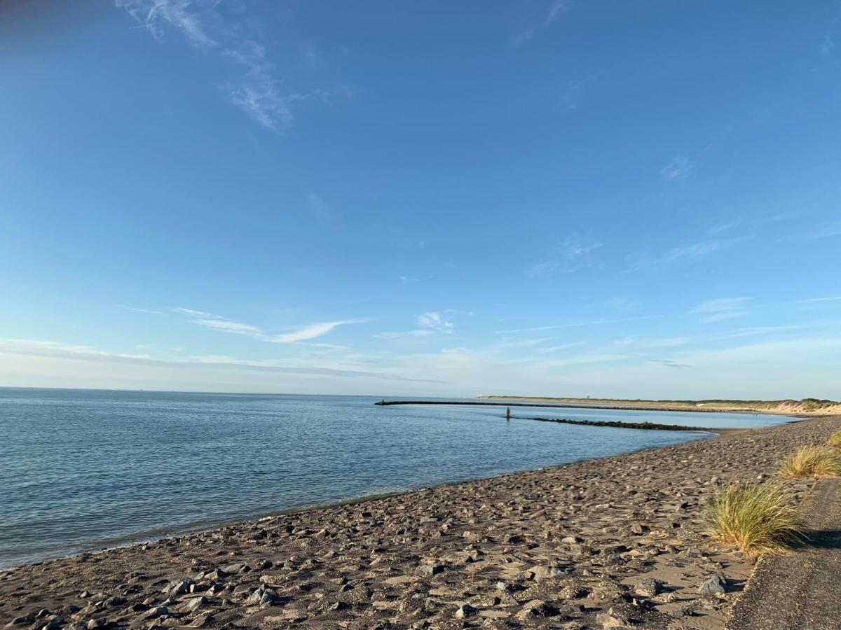 "Zeelandzon" Holiday Home By The Lake With Jacuzzi And Sauna Herkingen Exterior photo