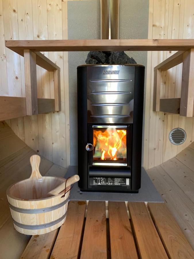 "Zeelandzon" Holiday Home By The Lake With Jacuzzi And Sauna Herkingen Exterior photo