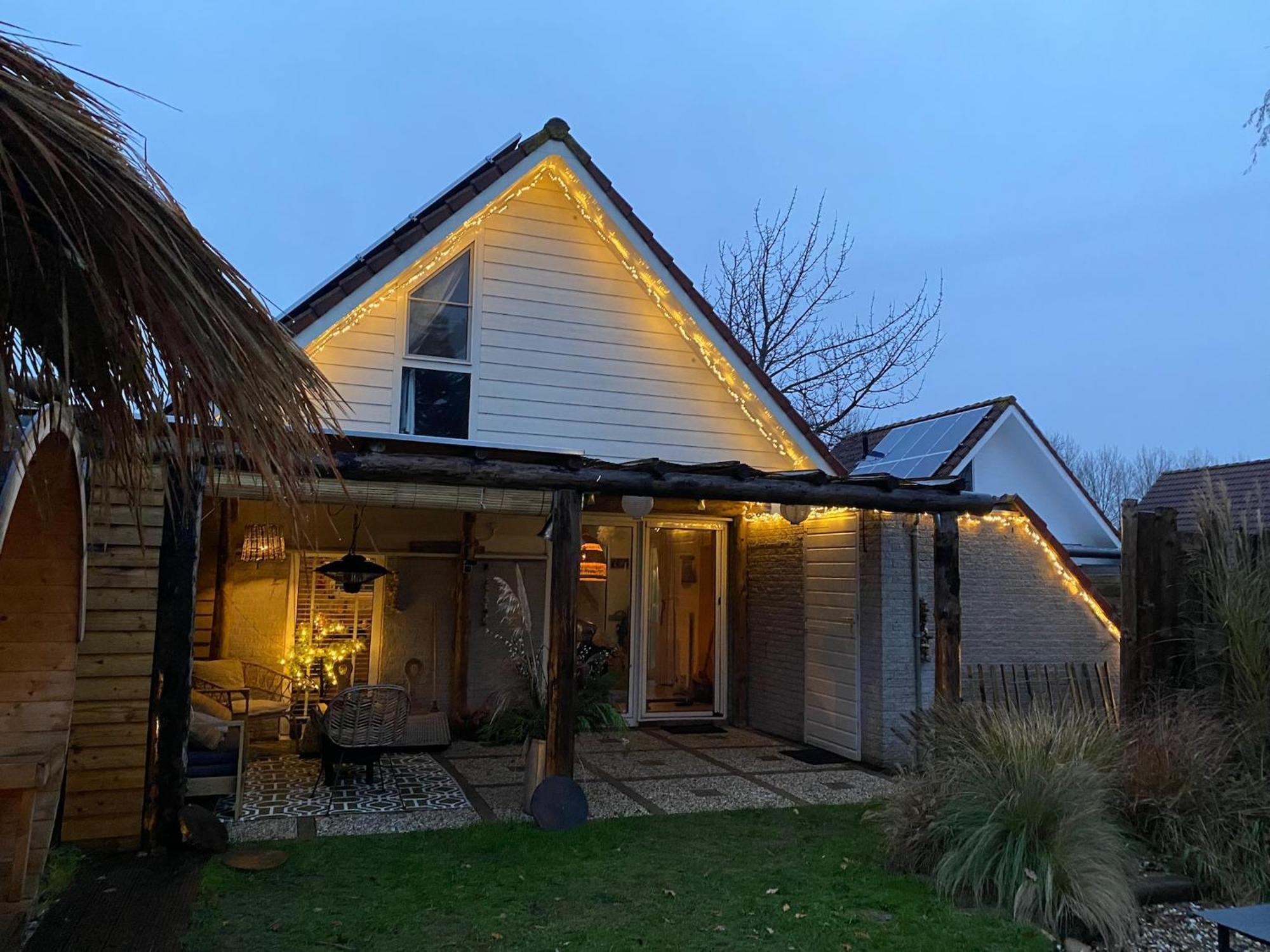 "Zeelandzon" Holiday Home By The Lake With Jacuzzi And Sauna Herkingen Exterior photo