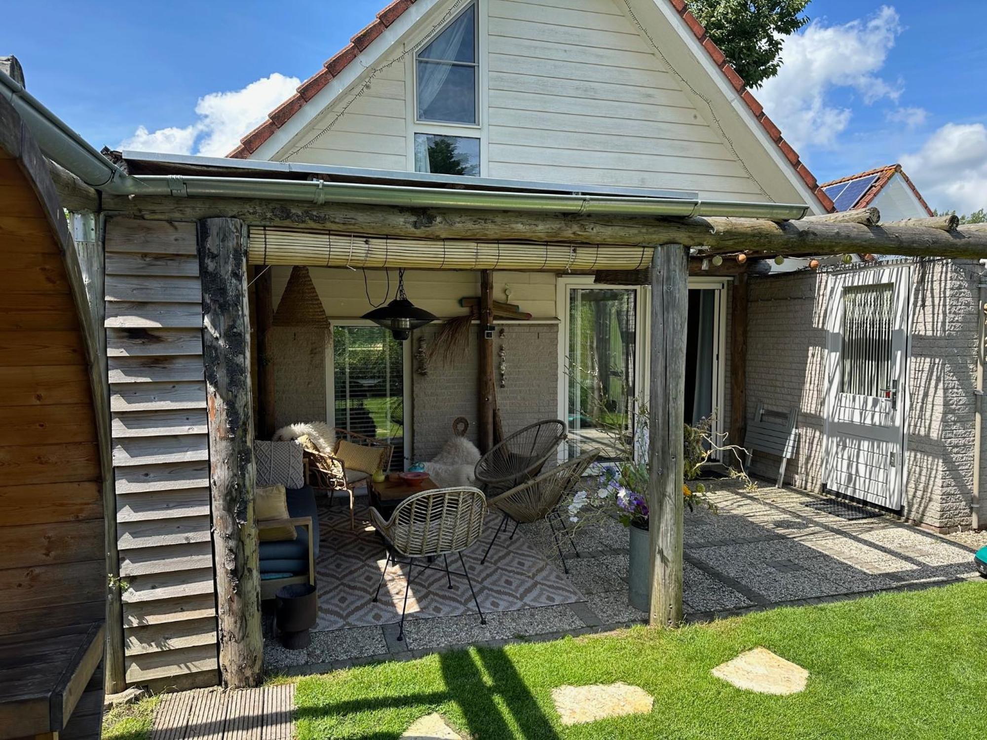 "Zeelandzon" Holiday Home By The Lake With Jacuzzi And Sauna Herkingen Exterior photo